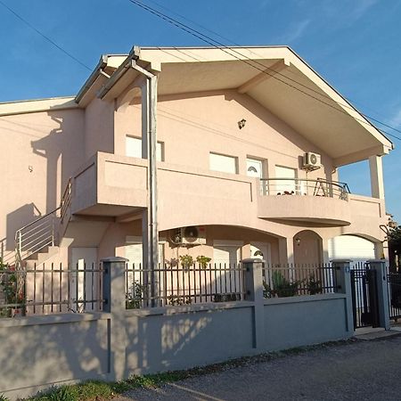Entire House Floor - 2-Bedroom Cozy & Peaceful Apartment Podgoriçe Dış mekan fotoğraf