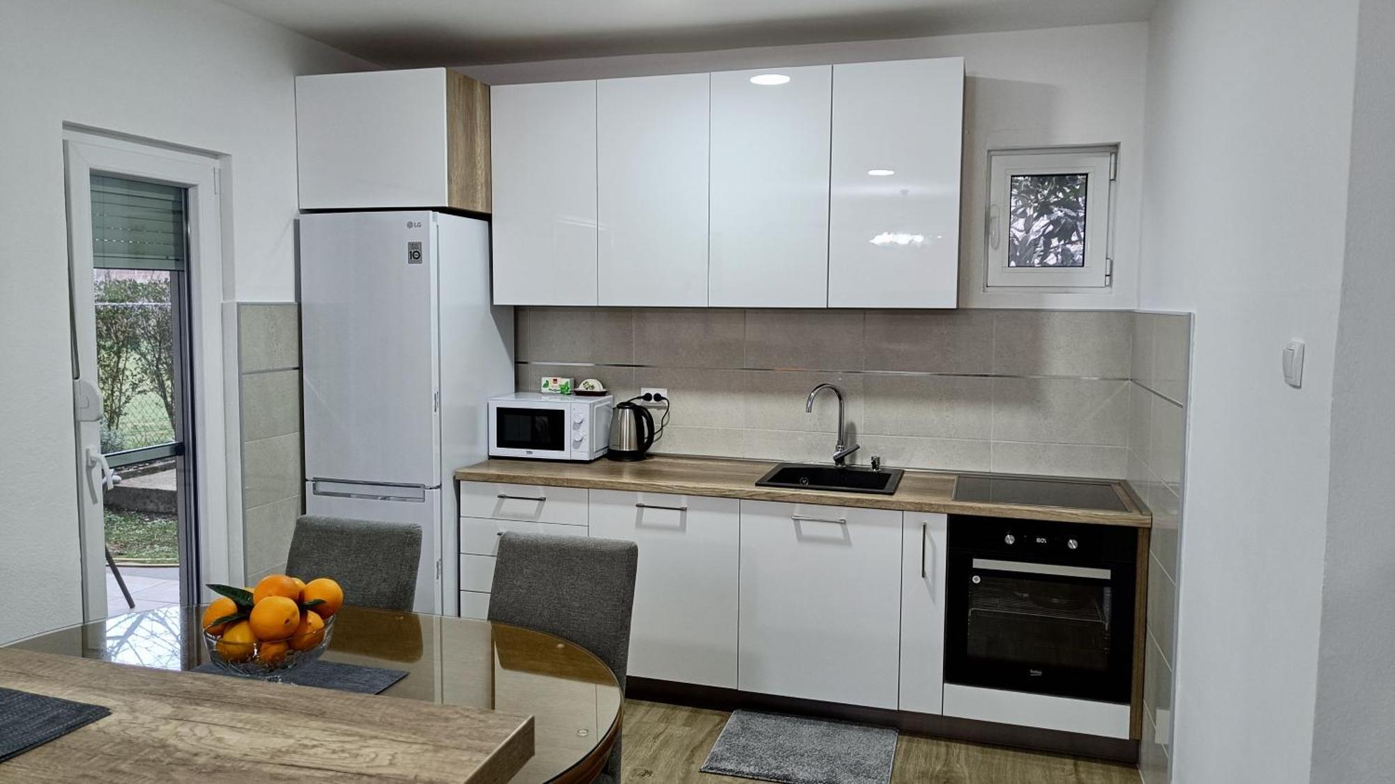 Entire House Floor - 2-Bedroom Cozy & Peaceful Apartment Podgoriçe Dış mekan fotoğraf