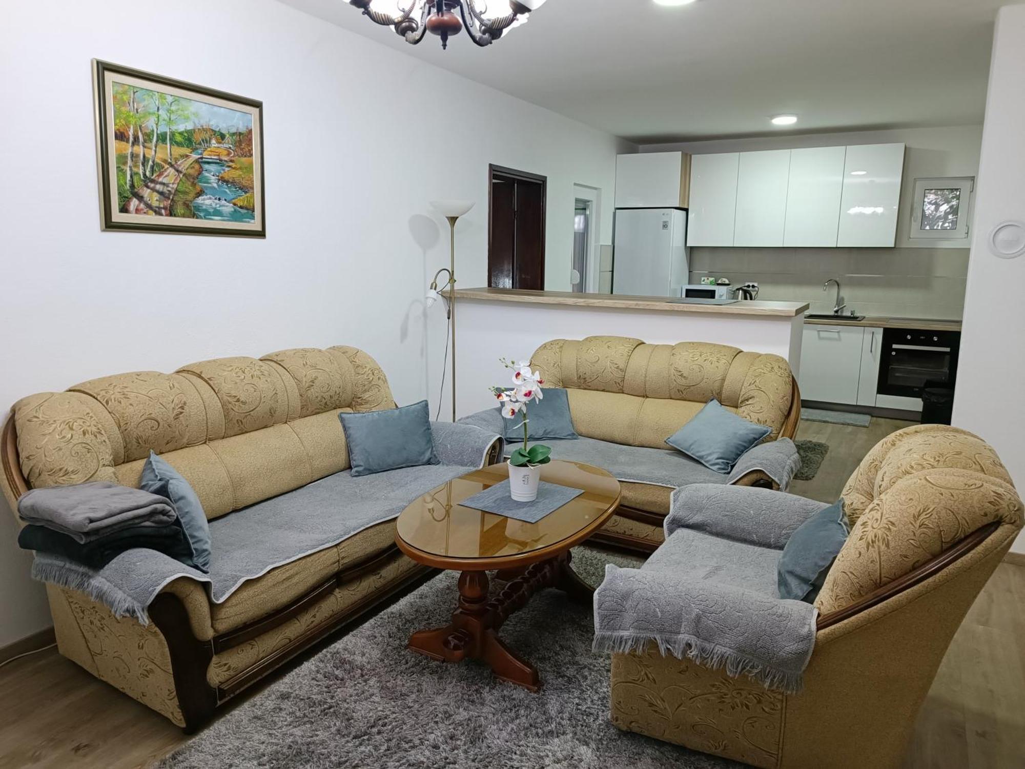 Entire House Floor - 2-Bedroom Cozy & Peaceful Apartment Podgoriçe Dış mekan fotoğraf