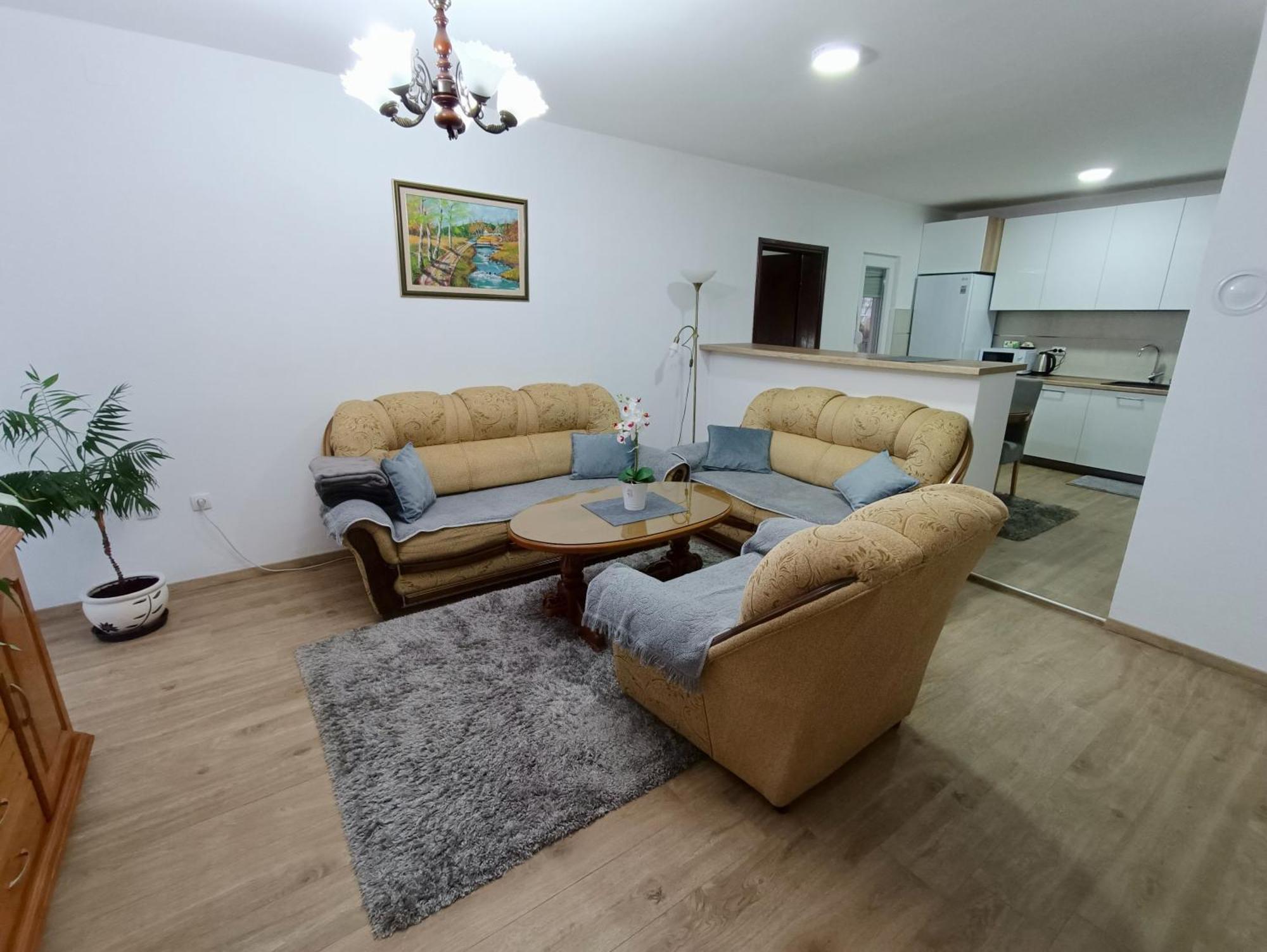 Entire House Floor - 2-Bedroom Cozy & Peaceful Apartment Podgoriçe Dış mekan fotoğraf