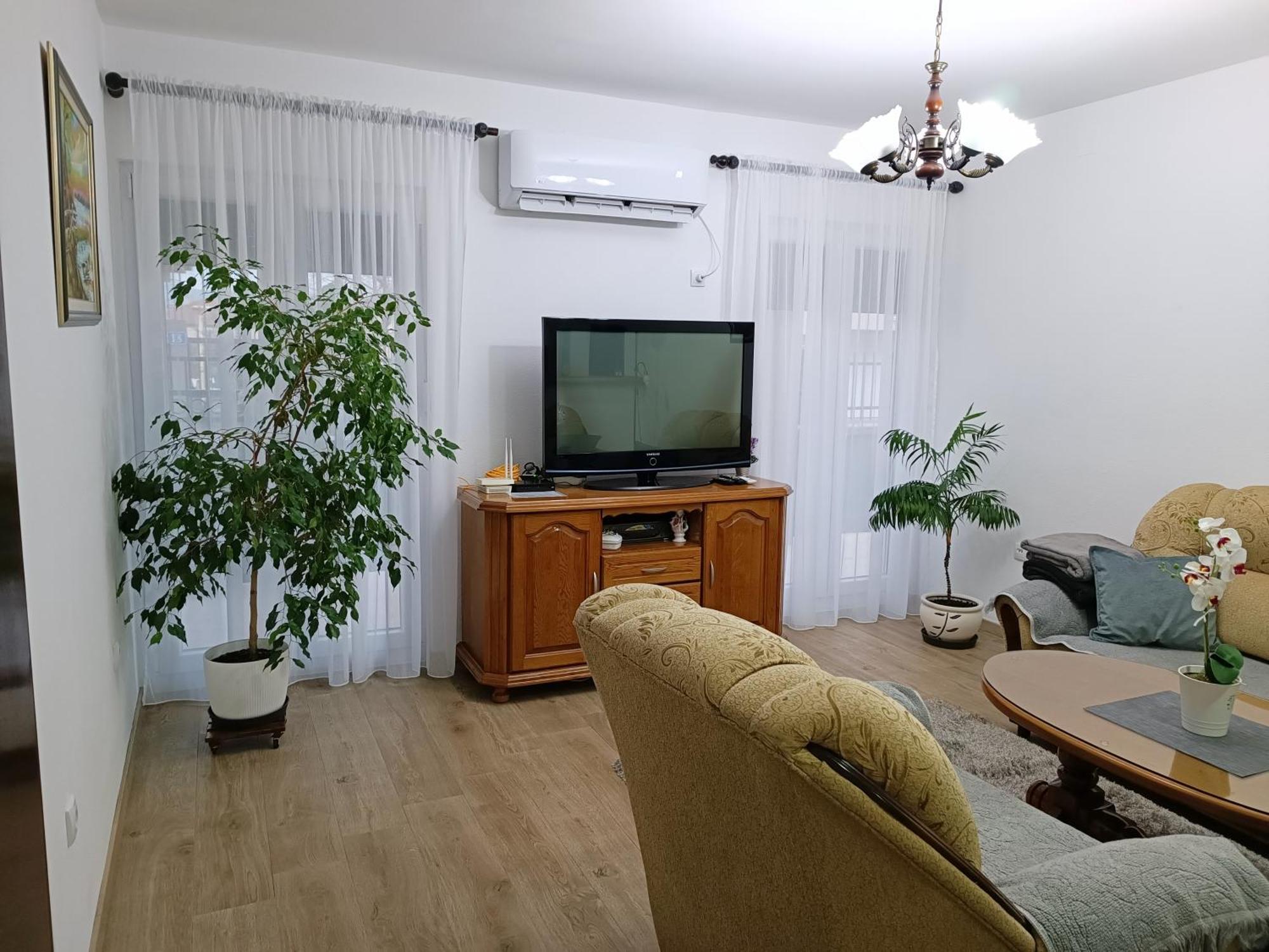 Entire House Floor - 2-Bedroom Cozy & Peaceful Apartment Podgoriçe Dış mekan fotoğraf