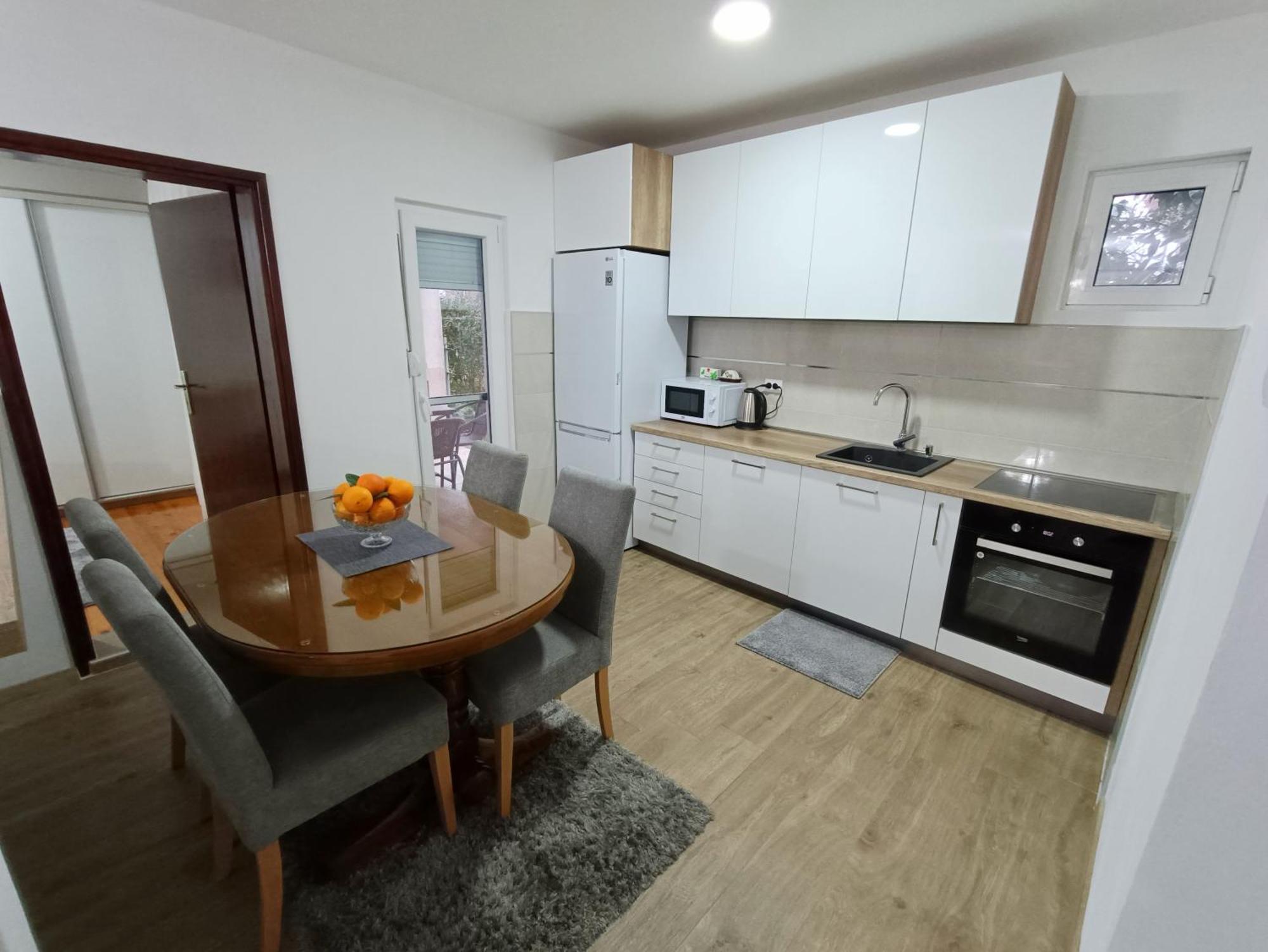 Entire House Floor - 2-Bedroom Cozy & Peaceful Apartment Podgoriçe Dış mekan fotoğraf